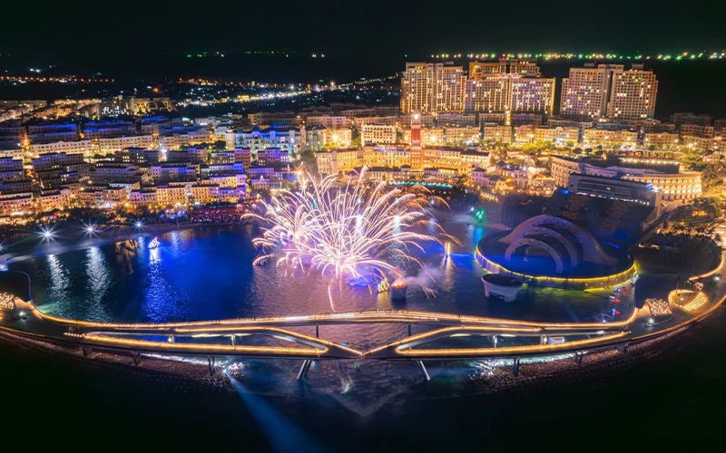 Sunset Town về đêm