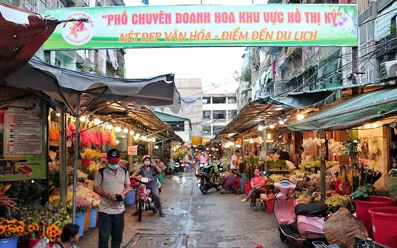 Chợ hoa Hồ Thị Kỷ