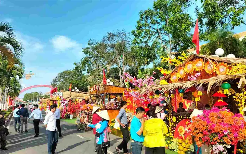 Đường Hoa Dài 500m Rực Rỡ