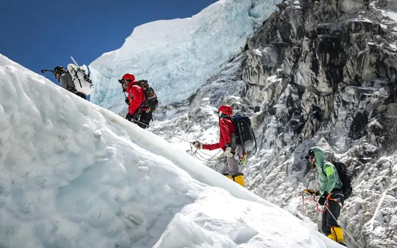 Hành Trình Không Dành Cho Số Đông