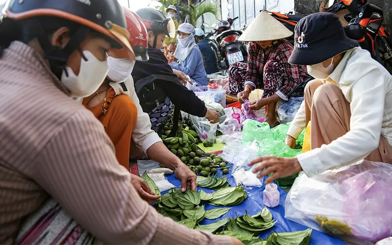 Khởi đầu ngày Tết tại chợ Gò