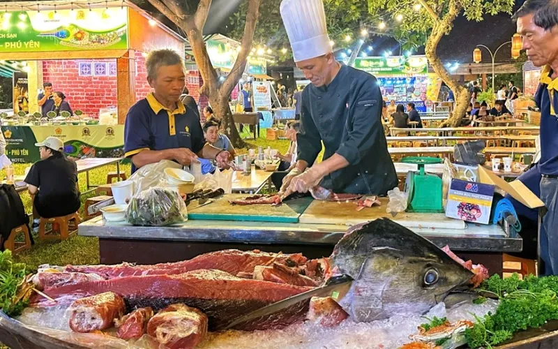 Cá Ngừ Đại Dương: Tâm Điểm Của Lễ Hội