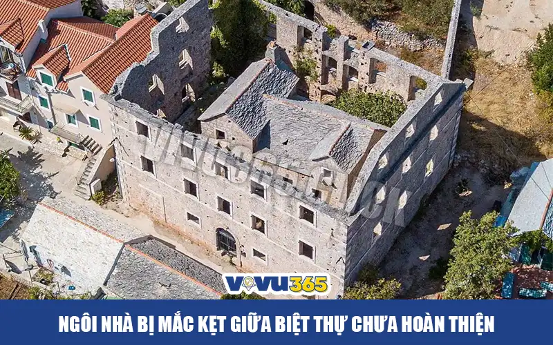 Ngôi nhà bị mắc kạt trong ngôi biệt thử chưa hoàn thiện